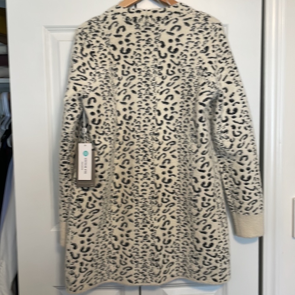 White Leopard Print Cardigan - Picture 2 of 7